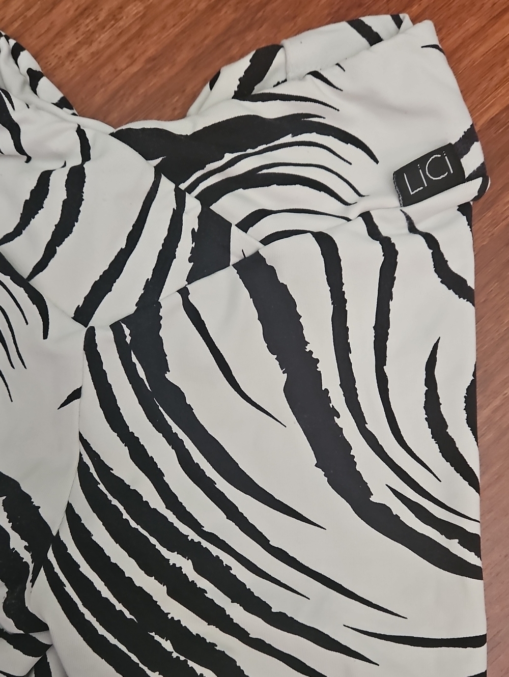 LiCi Fit Zebra V-cut Scrunch Athletic Biker Shorts Black & White 7.5", XS-Small